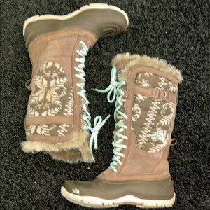 The North Face Brown and Blue Winter Rain Boots Insulated. Some dirt on bottom